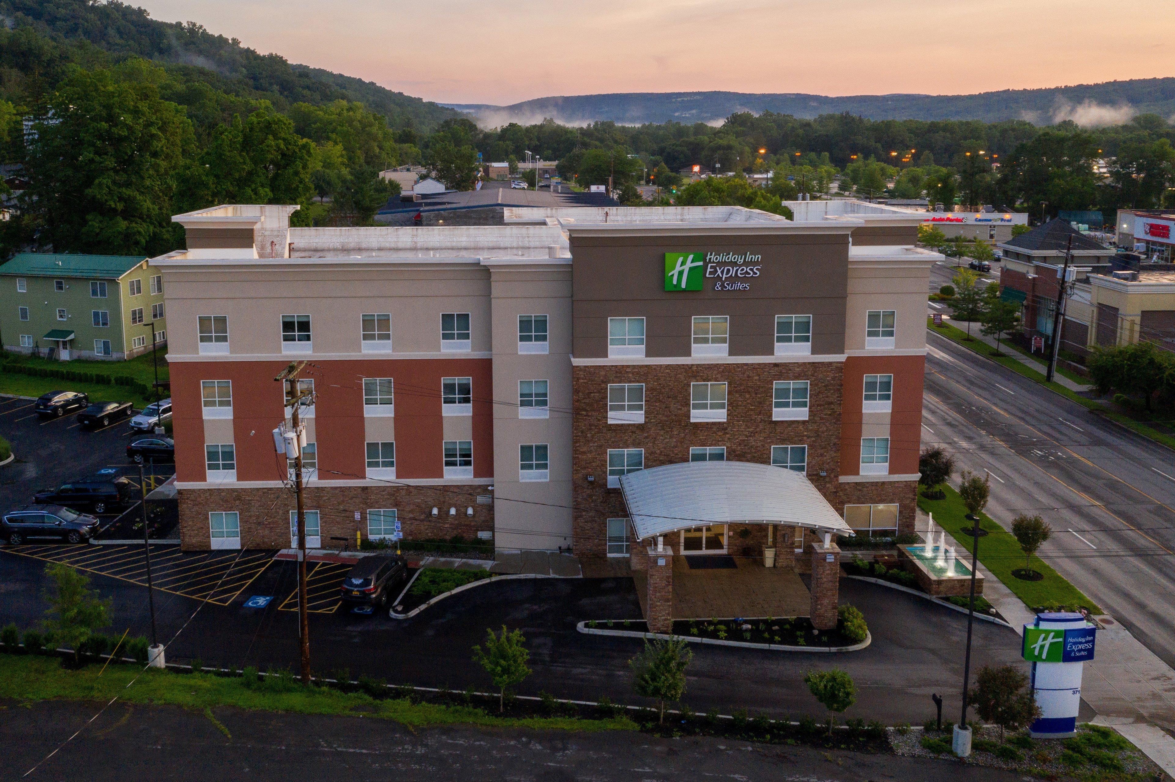 Holiday Inn Express & Suites Ithaca By Ihg Eksteriør billede